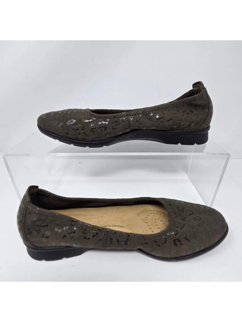 Clarks Collection 7.5 Olive Flexible Slip On Flats Padded Jenette Ease Interest